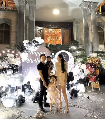 Gia đình nhỏ của Thu Hương mỗi khi đăng ảnh lại khiến nhiều người ngưỡng mộ.