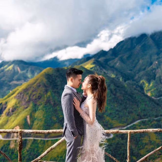 Năm 2020 Thu Hương hạ sinh bé gái đầu lòng tên là Đinh Gia Hân. Năm 2022, cô tiếp tục khoe hình ảnh gia đình có thêm sự xuất hiện của thành viên mới là Đinh Gia Thịnh. Năm 2023, cô tiếp tục mang bầu em bé thứ 3.