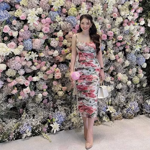 Ba lần mang thai khá sát nhau nhưng Thu Hương vẫn giữ được vẻ ngoài quyến rũ, mặn mà khiến nhiều chị em ngưỡng mộ.