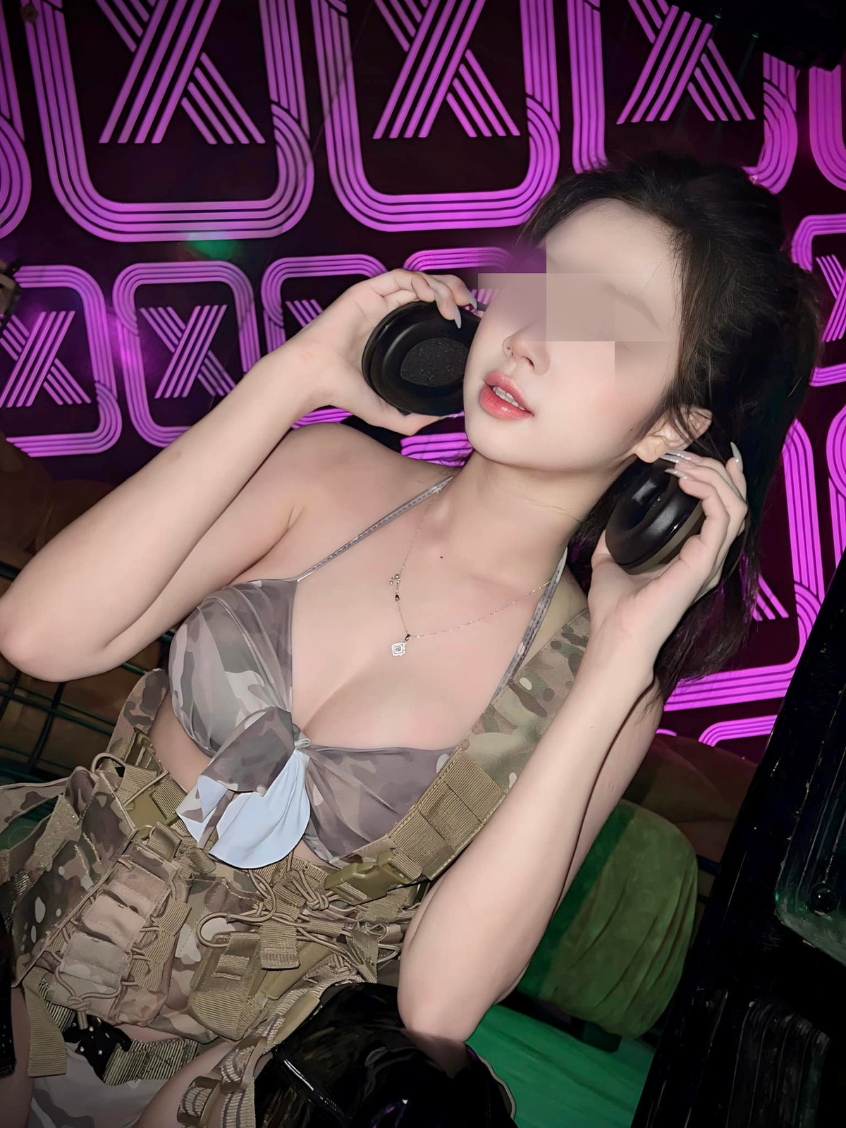 Từ vụ việc trên của Q.M.M, mỗi cá nhân cần nhận thức rõ ràng về giá trị thực sự của mình và không nên lợi dụng hình ảnh gợi cảm để thu hút sự chú ý. V