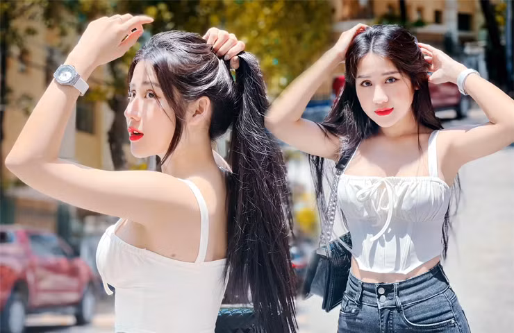 Anh Phương tốt nghiệp khoa Diễn Viên Kịch - Điện Ảnh tại Trường Đại học Văn hóa - Nghệ thuật Quân đội. Cô nàng gây ấn tượng bởi gương mặt xinh đẹp, đường nét hài hoà, ngũ quan cân đối.