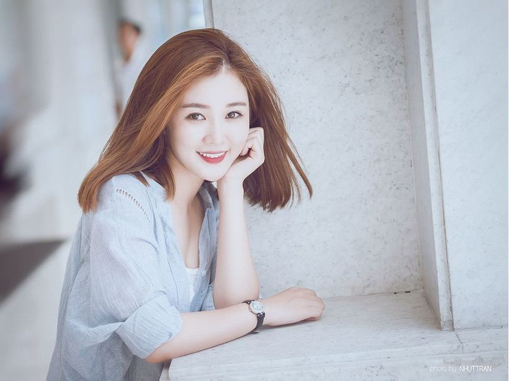 Ribi Sachi là diễn viên thường xuyên xuất hiện trong FAPtv mọt kênh youtube vô cùng nổi tiếng với nút Kim Cương.Cô bạn có tên thật là Nguyễn Thị Thủy, tốt nghiệp ngành Quản lý giáo dục của ĐH Khoa học Xã hội Nhân văn.