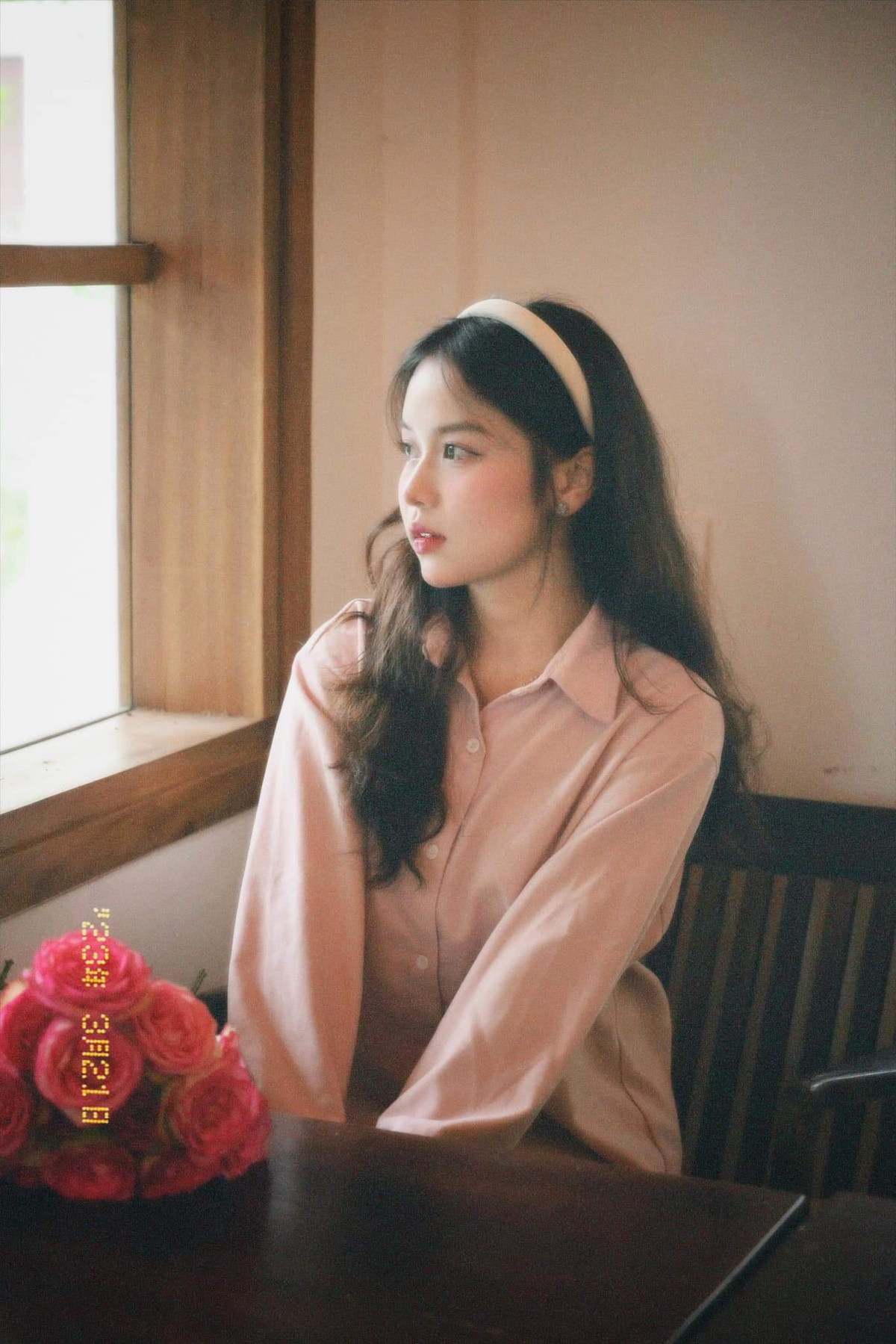 Ngay sau khi bất ngờ nổi tiếng, trang cá nhân của Hoàng Thu Trang có lượng người ấn nút theo dõi đột biến.