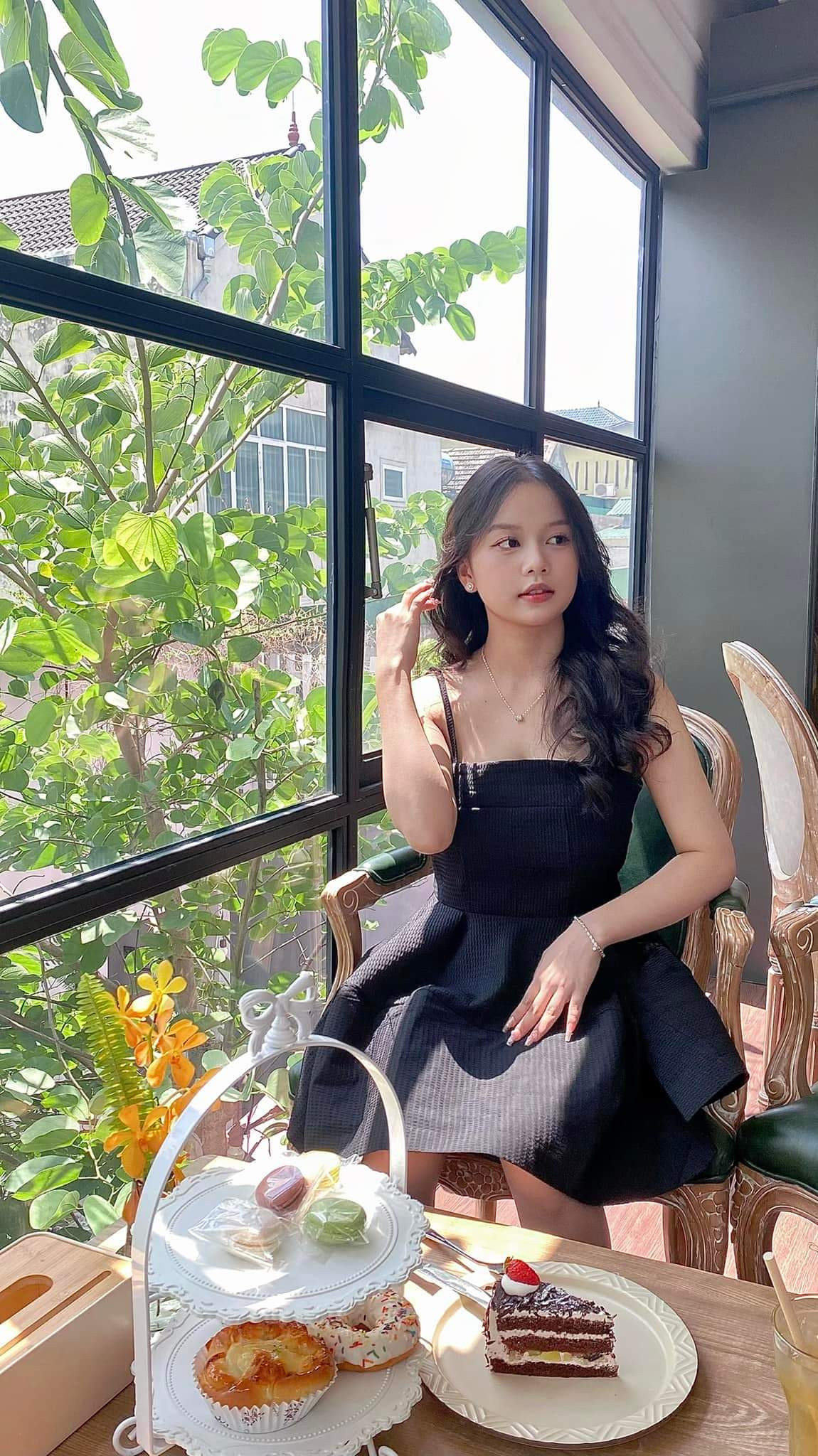 Ngay từ khi học cấp 3 tại trường THPT Cửa Lò, Thu Trang tịch cực tham gia các CLB.