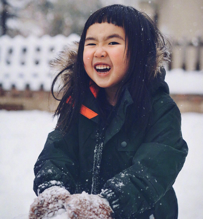 Đương nhiên, biểu cảm hài hước thương hiệu của Tiểu Man vẫn còn nguyên, chỉ là ít được "show" ra hơn thời còn bé.