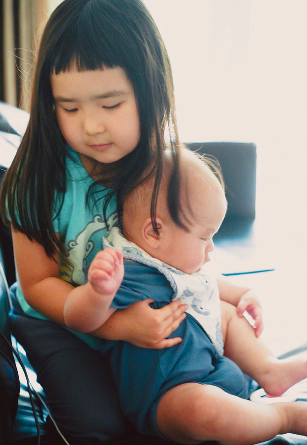 Mang tiếng "thánh ăn" ngày nào giờ Tiểu Man đã là chị cả trong gia đình.