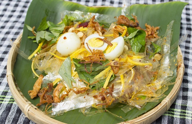 Cư dân mạng đã để lại những bình luận bày tỏ sự phẫn nộ đồng thời chỉ trích cơ sở sản xuất này không tuân thủ đúng quy định về an toàn thực phẩm.