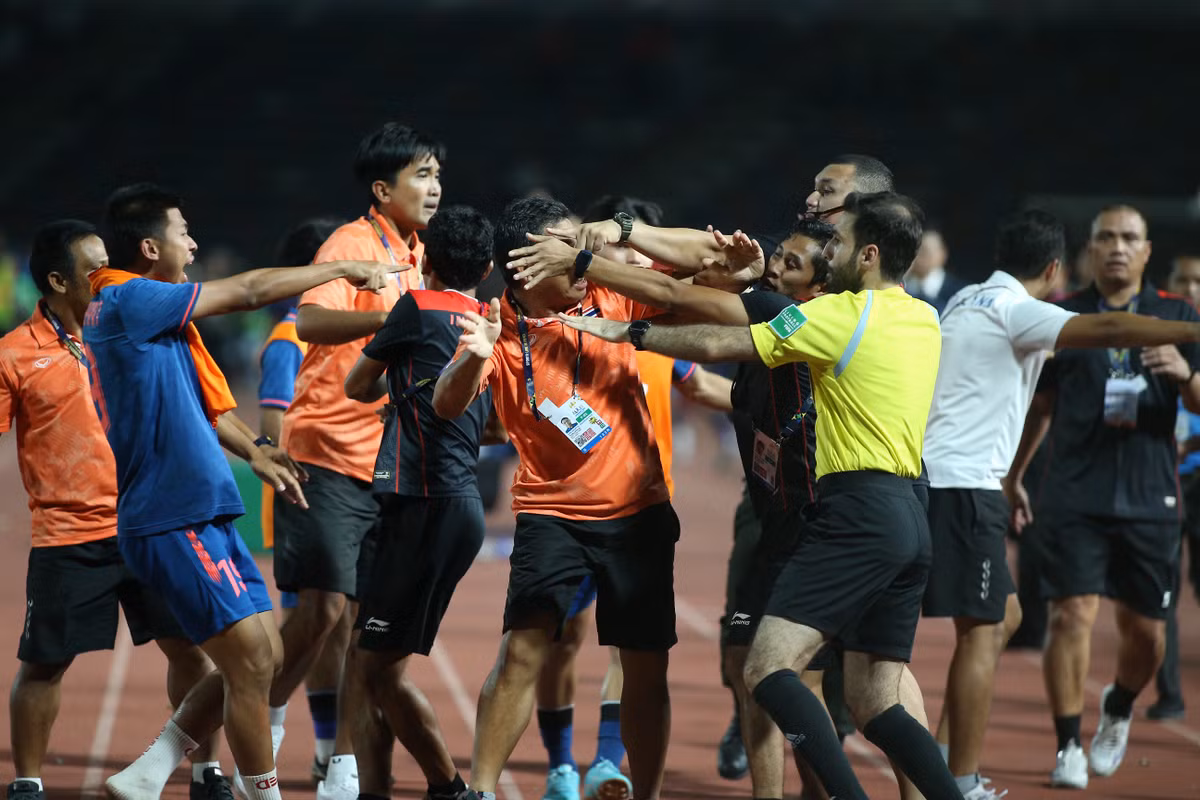 Thai Lan va Indonesia bien san co thanh vo dai chung ket SEA Game-Hinh-2