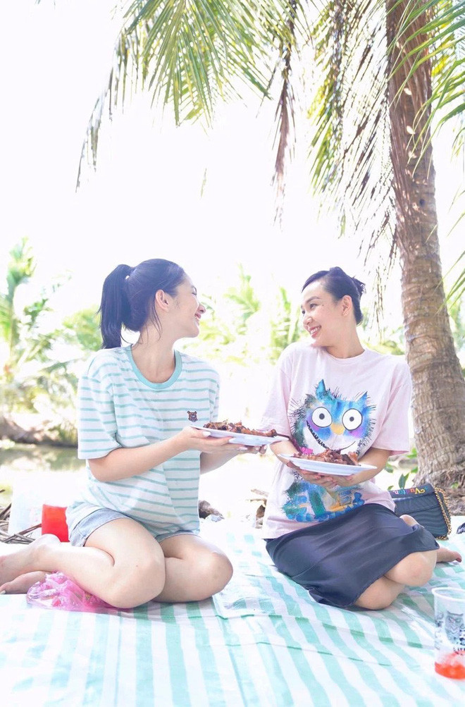 Ai nấy đều phải công nhận nhìn Cẩm Đan đơn giản thế này đúng với lứa tuổi hơn và dễ thương hơn.