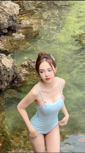 Tuy nhiên, theo thời gian, phong cách này dần trở nên an toàn, thậm chí có phần mờ nhạt giữa rừng những cái tên mới nổi. Không chấp nhận đứng yên, nữ streamer quyết định táo bạo thay đổi hình ảnh.