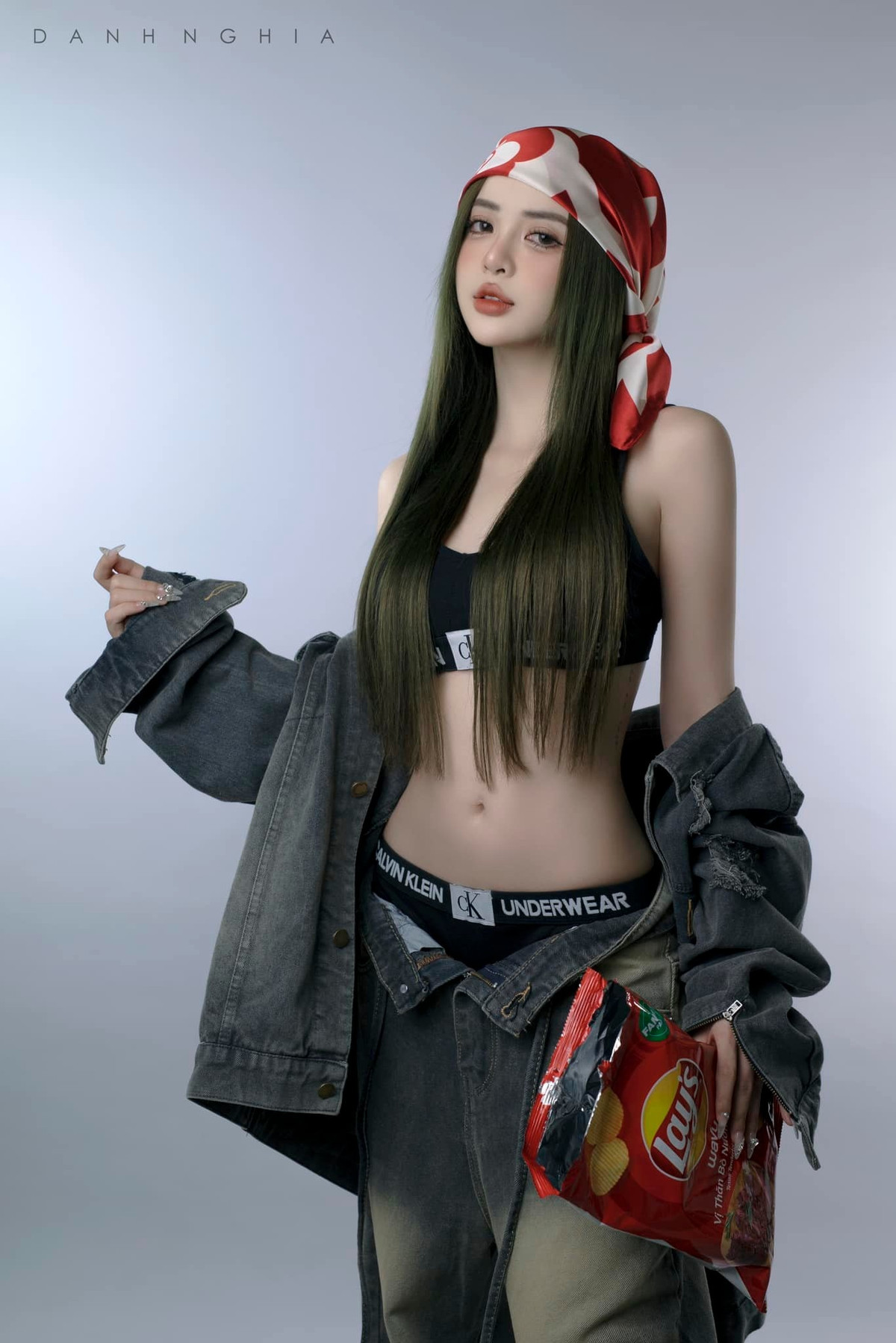 Với mái tóc dài nhẹ nhàng, lối ăn mặc giản dị và nụ cười "đốn tim", Bé My nhanh chóng trở thành "crush" quốc dân trong mắt hàng nghìn fan nam.