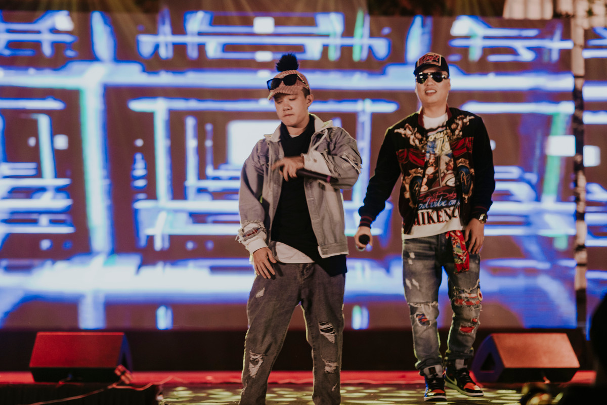 Còn chủ nhân của bản hit "Tuyết yêu thương" sau khi tuyên bố lần cuối cùng hát bài hát này cũng ngậm ngùi chia sẻ: "ôi rất cảm ơn T.I.N (Tỉn - Tincucsat) người đã viết ra melody quá hay của Tuyết yêu thương để cho Uno có cơ hội làm nên đoạn rap và khiến nó trở thành huyền thoại."