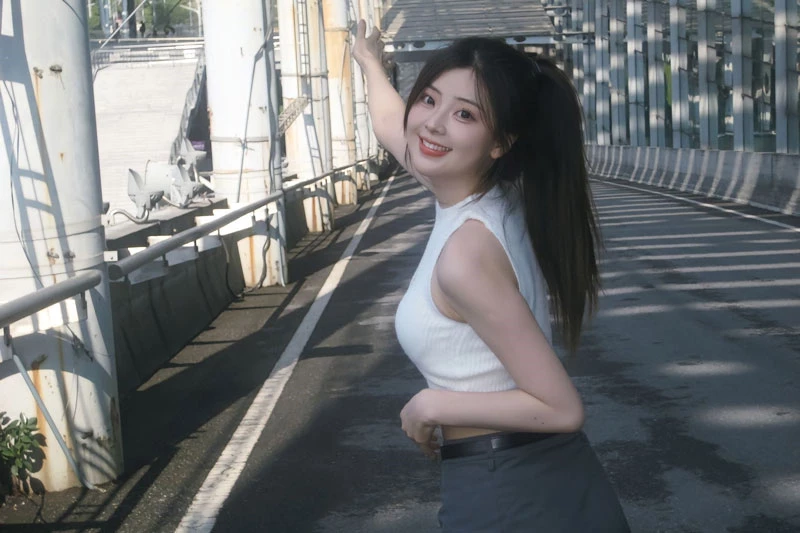 Nhờ sở hữu chiều cao 1m75 cùng khuôn mặt xinh xắn nên Chun Xiao thường xuyên được các thương hiệu ôtô mời làm PG ở các triển lãm xe tại Trung Quốc.