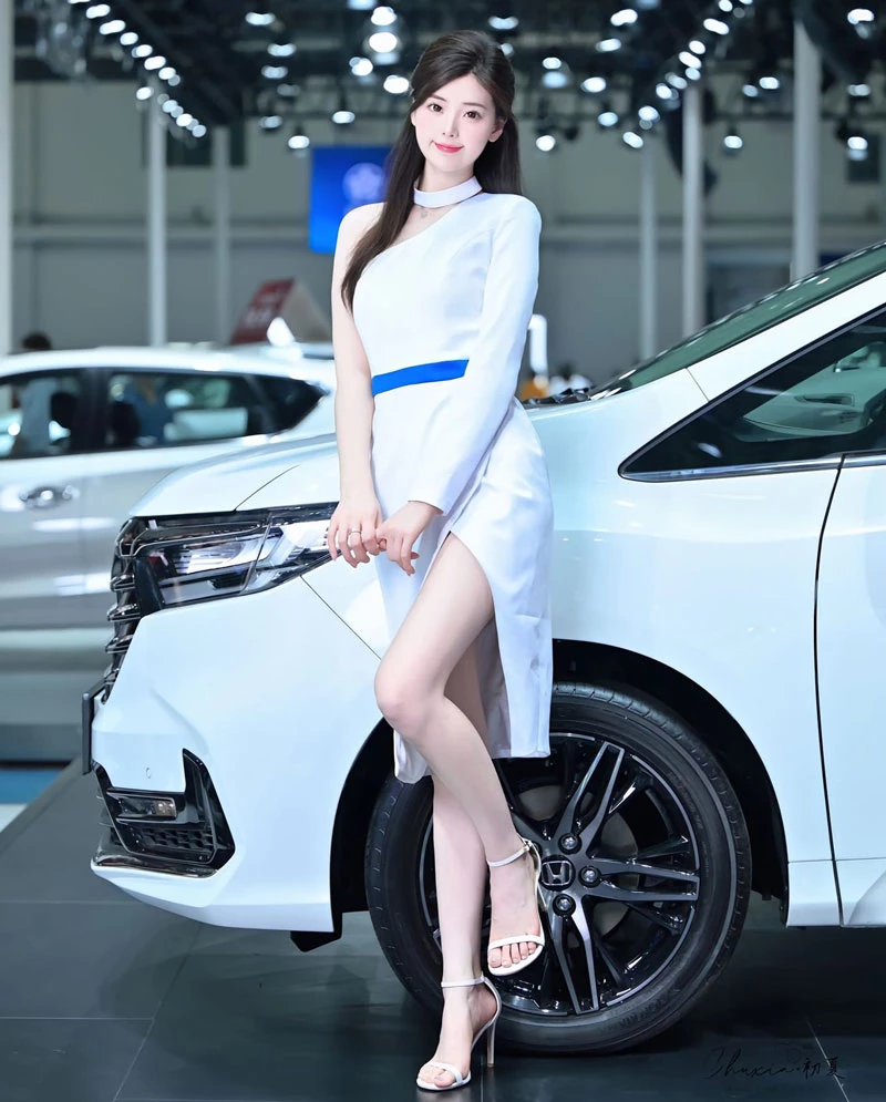 Chun Xiao sở hữu chiều cao 1m68. Số đo ba vòng của cô là 85-59-86.