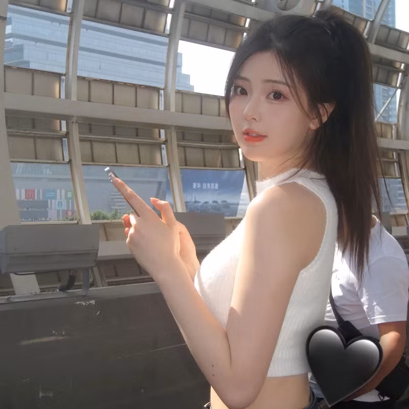 Các video của Chun Xiao thường nhận được những lời khen ngợi về ngoại hình. Ở Việt Nam, tiktoker này cũng rất được yêu mến.