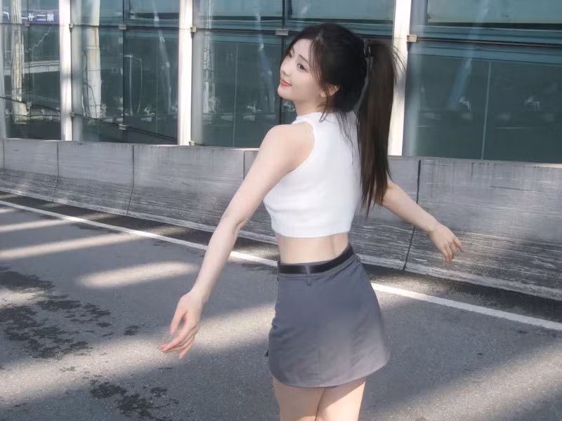 Vẻ ngoài "thần tiên tỷ tỷ" của Chun Xiao cũng là điểm nhấn để các netizen ấn nút theo dõi cô.