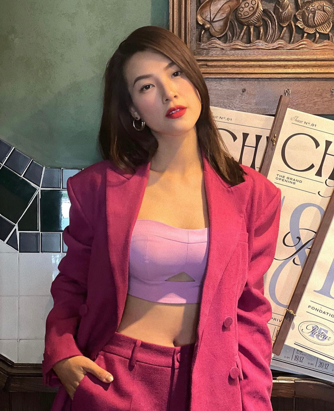 Trong khi chồng Tây sống theo chủ nghĩa cá nhân và đề cao tính độc lập thì Hoàng Oanh lại là người phụ nữ truyền thông, muốn dành nhiều thời gian cho gia đình.