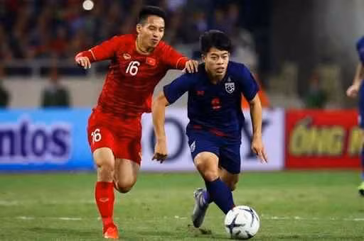 Mùa giải 2021/22 đã chứng kiến sự tiến bộ rõ rệt của Ekanit khi anh đã được sử dụng nhiều hơn tại Chiangmai United. Trước khi môn bóng đá nam SEA Games 31 diễn ra, chàng cầu thủ U23 Thái Lan đã ra sân 26 trận trên mọi đấu trường, ghi 2 bàn và kiến tạo 4 lần.