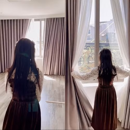 Nhận được quà từ con gái, bố mẹ của Mua Thị Dua không kìm nén được cảm xúc. Họ hy vọng con gái sẽ học hành thành tài, để sau này không vất vả như mình.