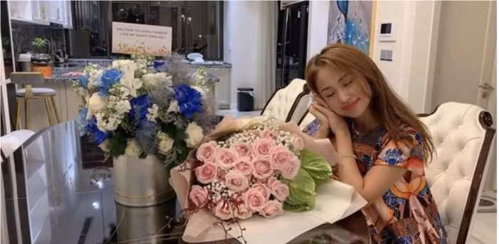 Sau khi theo chồng chuyển vào TP HCM sinh sống và làm việc từ cuối tháng 7/2020. Vân Hugo được chồng chuẩn bị cho một căn biệt thự hoành tráng.