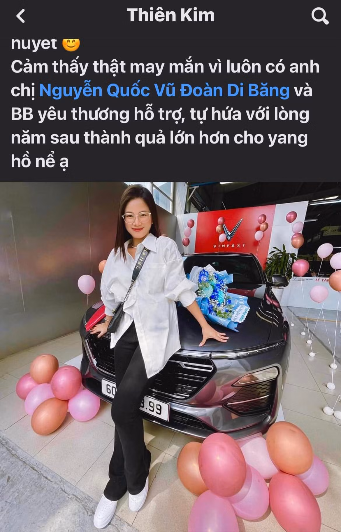  Nữ đại gia quận 7 - Đoàn Di Băng mới đây đã khoe hình ảnh giúp việc nhà mình đi nhận xe hơi.