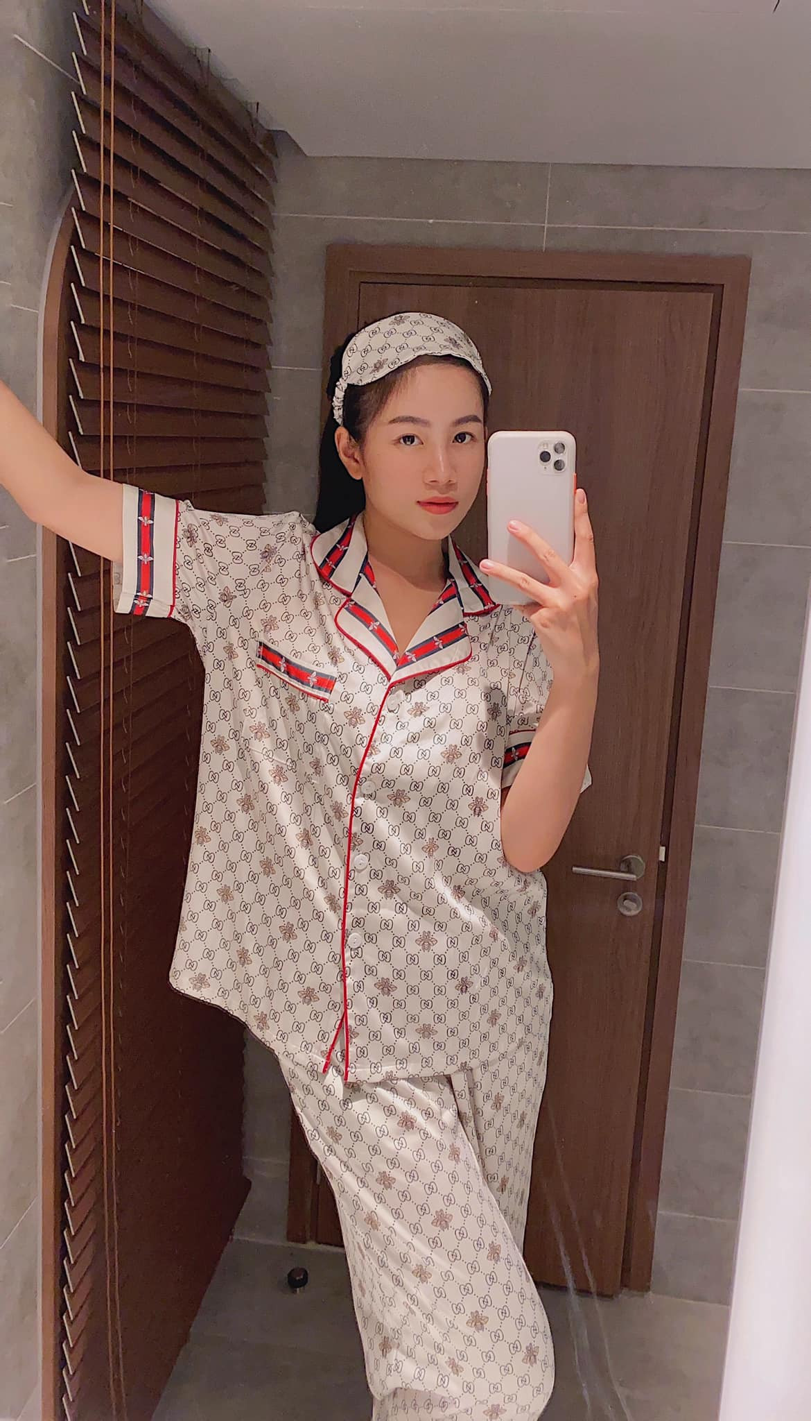 Trên trang cá nhân, "bà vú" trẻ Thiên Kim cũng thường tương tác với vợ chồng Đoàn Di Băng.