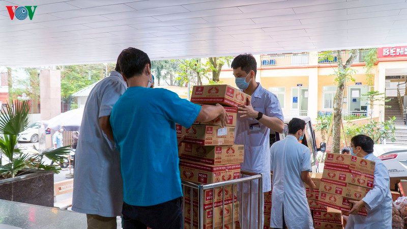 “ATM mi tom” cua bac si va tinh nguyen vien tang cho nguoi ngheo-Hinh-5