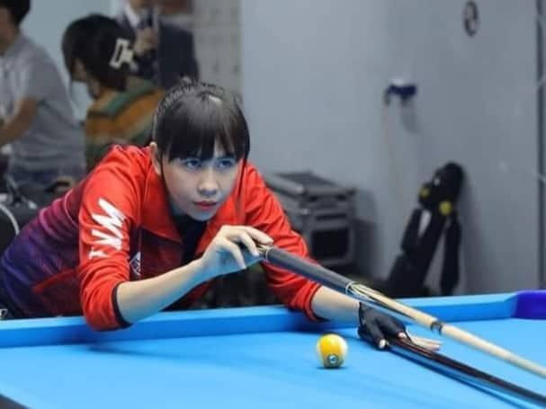 Dù đây là lần đầu tiên tham dự SEA Games thế nhưng với kinh nghiệm hơn 10 năm chinh chiến qua các cuộc thi lớn nhỏ nữ cơ thủ xinh đẹp có được sự điềm tĩnh trước đối thủ Centeno trẻ tuổi.