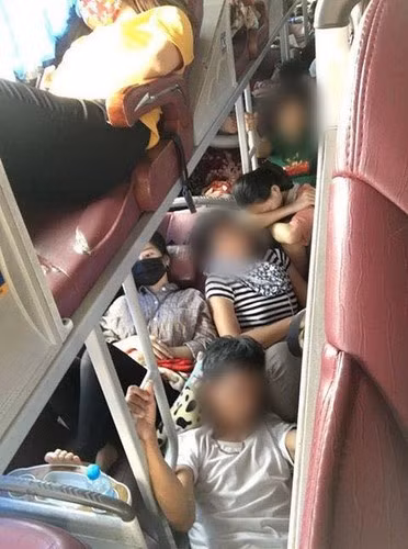 Trong khi nhiều người cho rằng nhà xe không nên nhận nhiều hành khách vì lý do an toàn và sự thoải mái, một số dân mạng không đồng tình với các ý kiến này. Họ cho rằng đồng ý lên xe đồng nghĩa với việc chấp nhận cảnh chen chúc.