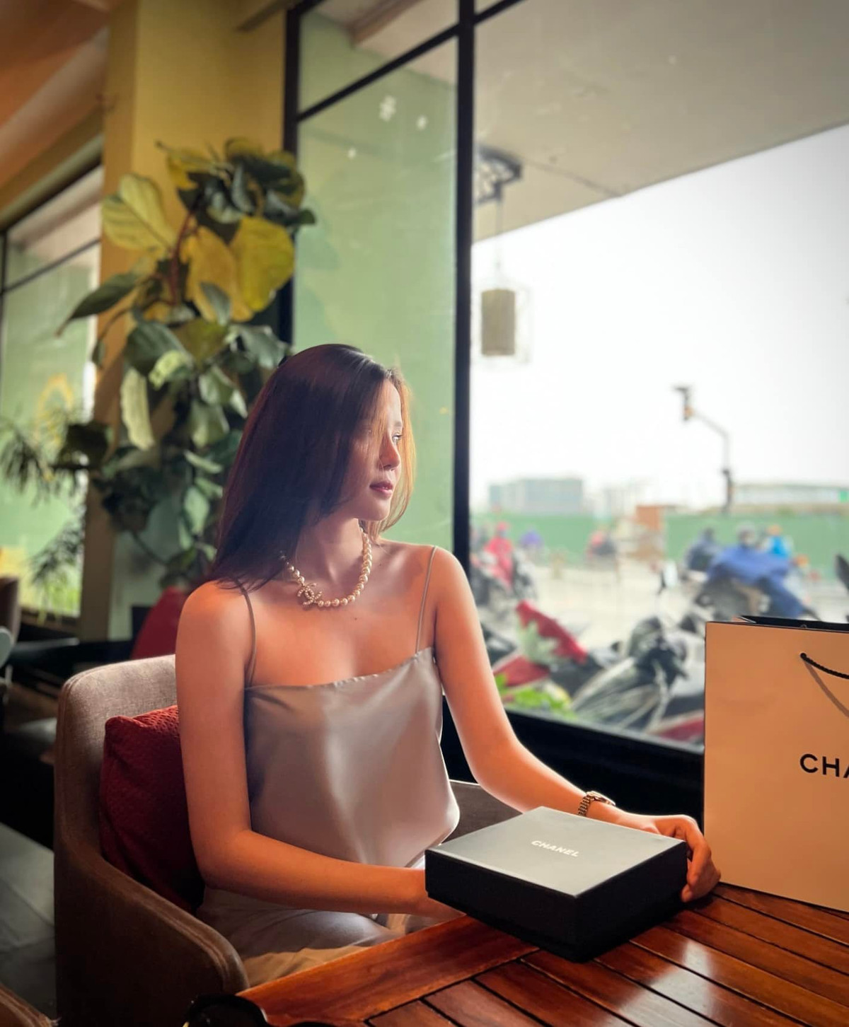 Gái xinh Thuý Vi tích cực tham gia các môn thể thao ngoài trời để giải toả căng thẳng, độ body săn chắc.