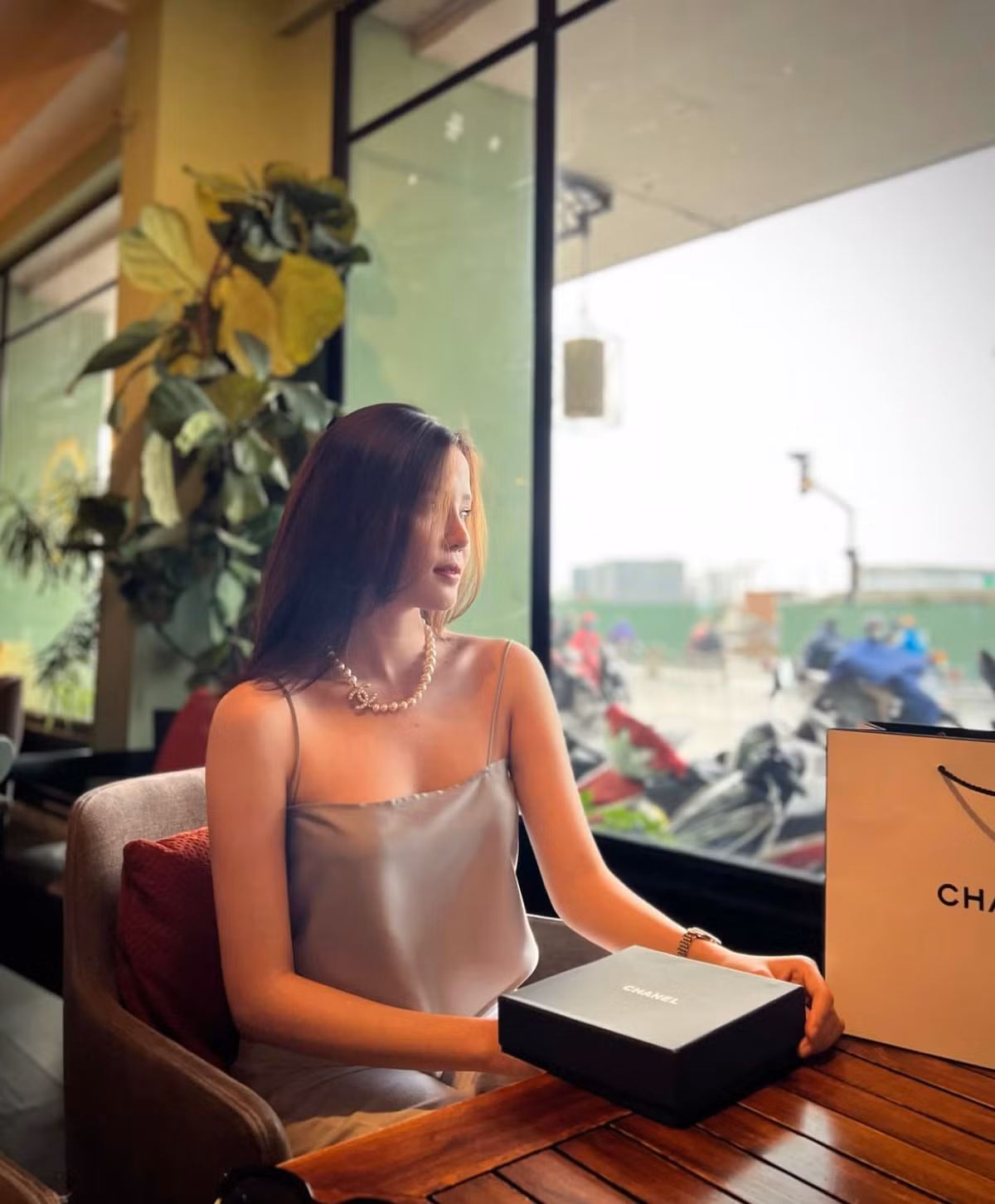 Gái xinh Thuý Vi tích cực tham gia các môn thể thao ngoài trời để giải toả căng thẳng, độ body săn chắc.