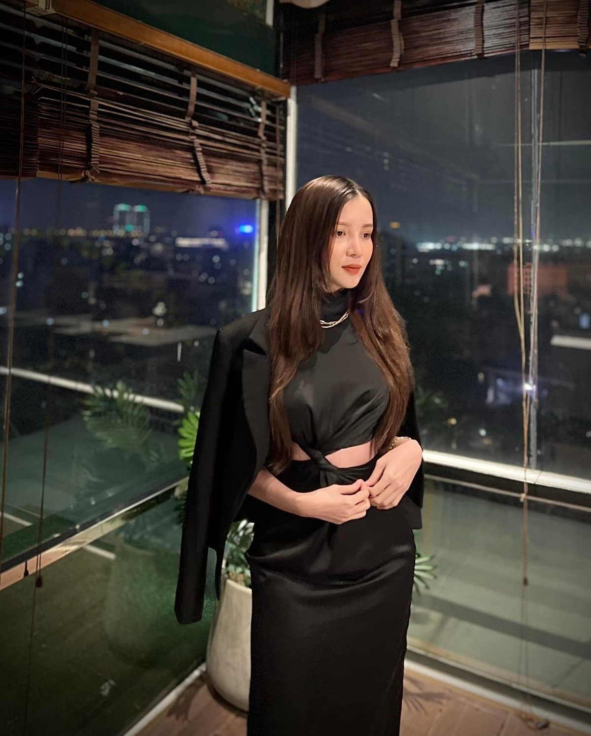 Khi tới phòng gym, Thúy Vi thường tập squat giúp tăng kích thước vòng 3, đạp xe, chạy bộ và tập các bài với tạ nhẹ giúp tăng cơ giảm mỡ hiệu quả.