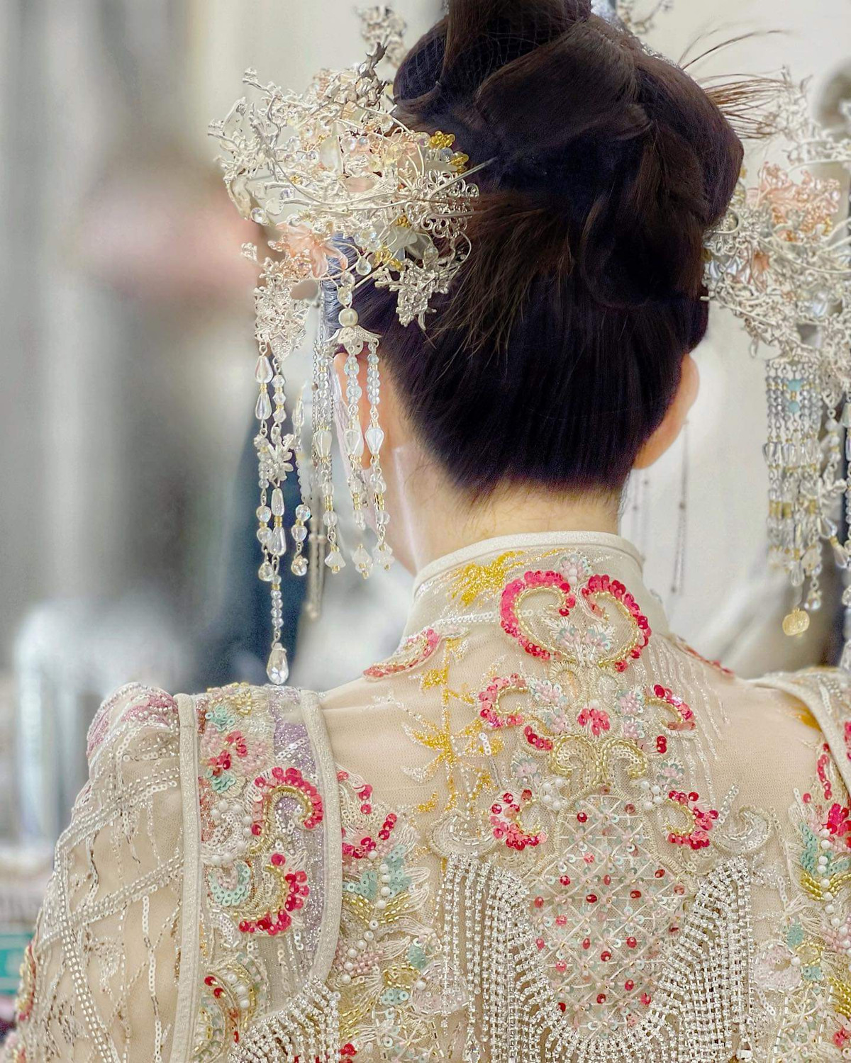 Xem qua trang cá nhân của mỹ nữ sinh năm 1989 có thể thấy, cô thường chuộng những outfit là váy ngắn, khoe triệt để đôi chân dài thẳng tắp.