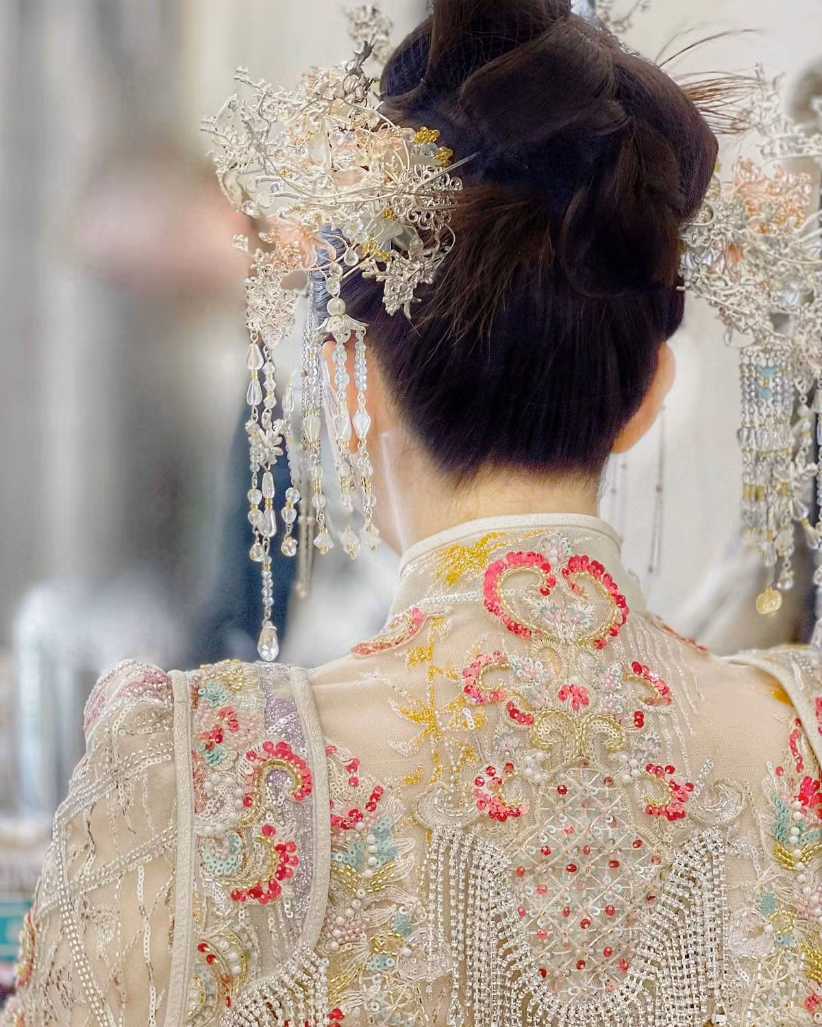 Xem qua trang cá nhân của mỹ nữ sinh năm 1989 có thể thấy, cô thường chuộng những outfit là váy ngắn, khoe triệt để đôi chân dài thẳng tắp.