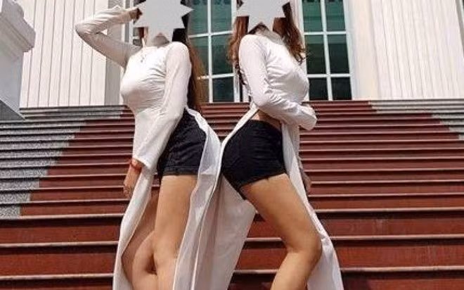 Cũng chính vì thế mà đã xuất hiện nhiều cú "bắt trend" quá đà của giới trẻ, trong đó có trào lưu mặc váy ngắn lắc hông đặc biệt thịnh hành ở Thái Lan, Việt Nam, Trung Quốc, Hàn Quốc,...