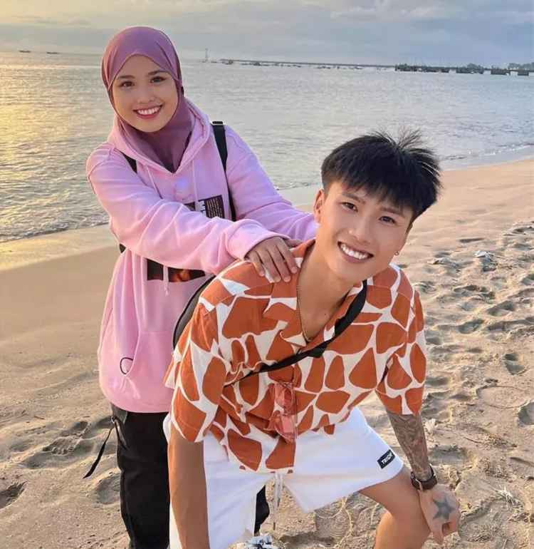 Tuy nhiên, Đạt Villa đã nhanh chóng phủ nhận và cho biết không bao giờ nghĩ tới chuyện bán kênh. Hay chuyện xích mích với Lộc Fuho khiến dân tình cho rằng đây là một màn PR trá hình để đánh bóng tên tuổi nam idol TikTok…