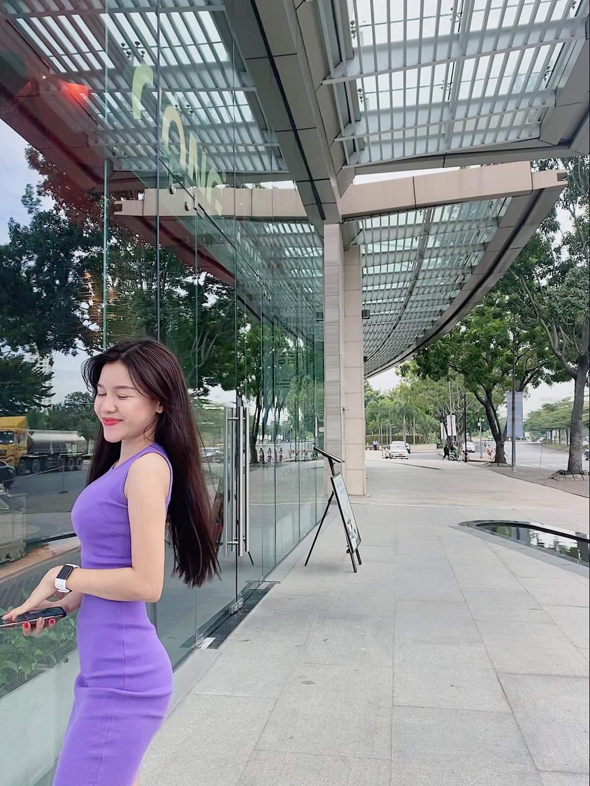 Trước đó, Yến Xuân từng chia sẻ để được gặp bạn trai của mình, cô nàng không chỉ phải chi trả số tiền khá khủng mà còn phải vượt qua rất nhiều thủ tục rắc rối.