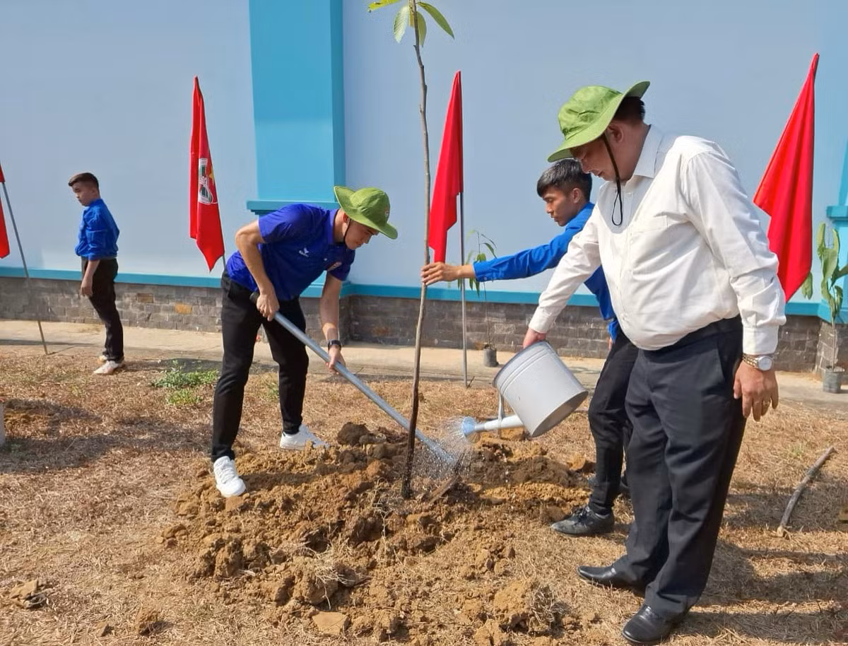 Trong năm vừa qua, Tiến Linh cũng thường xuyên cùng tỉnh đoàn Bình Dương tham dự các hoạt động cộng đồng.