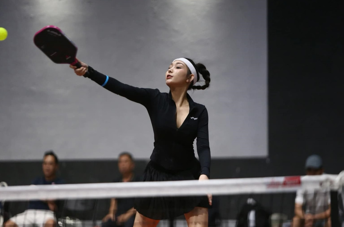 Một phần do đây là giải pickleball đầu tiên Thanh Huyền tham gia nên khi gặp đối thủ đã chơi quen tâm lý liền bị căng cứng không thể thoải mái thi đấu.
