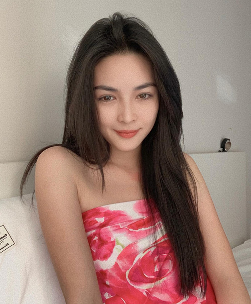 Thậm chí, nhiều cô gái tại Thái Lan còn bình luận được truyền động lực làm đẹp từ Thanh Quỳnh, một số người khác ví cô như "trúng xổ số độc đắc" khi có nhan sắc mới và thuận lợi hơn trong cuộc sống.