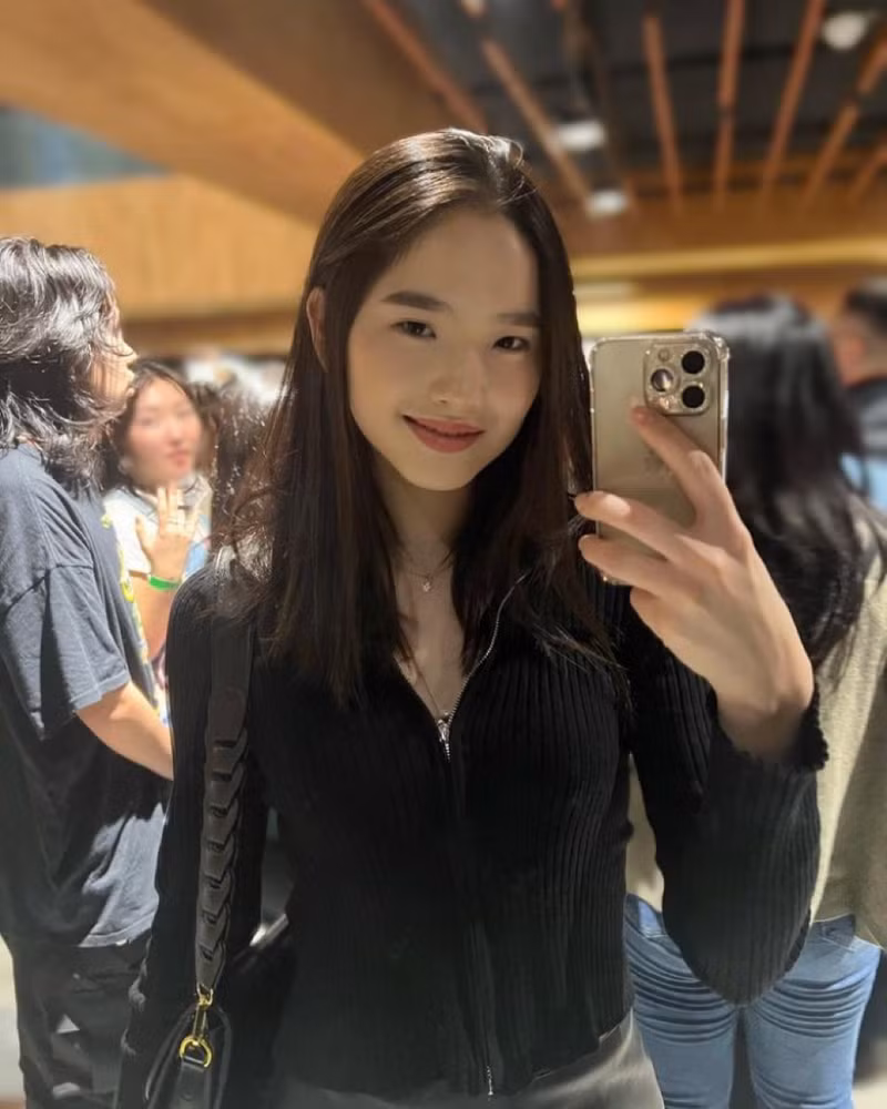 Vẻ đẹp và nụ cười gây thương nhớ của ngôi sao bóng chuyền 21 tuổi.