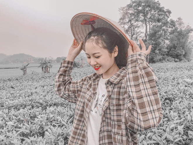 Lưu Trang tên đầy đủ là Lưu Thị Trang, 22 tuổi, quê Thái Nguyên. Cô bạn này hiện đang học ngành Giáo dục Tiểu học, trường Cao đẳng Sư phạm Thái Nguyên.