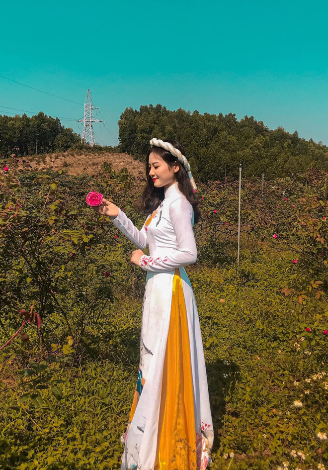 Chưa hết, bên cạnh gương mặt đẹp, Lưu Trang còn sở hữu thân hình cân đối với chiều cao chuẩn.