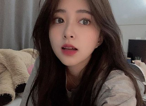 Cụ thể, Bang-gyu từng than thở rằng mình đã được một "chủ tịch" tài trợ 80 triệu won (khoảng 1,6 tỷ VND) để mua sắm các thiết bị phát sóng, qua đó giúp cô nàng trở thành một streamer có tiếng và sở hữu mức thu nhập trong mơ.