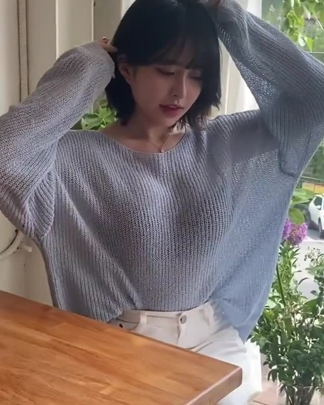 Điển hình mới đây nhất, nữ streamer nổi tiếng bởi vẻ ngoài xinh đẹp đầy trong sáng của mình Bang-gyu là người gặp tai nạn khi nhảy quá sung mà vô tình để lộ nội y.