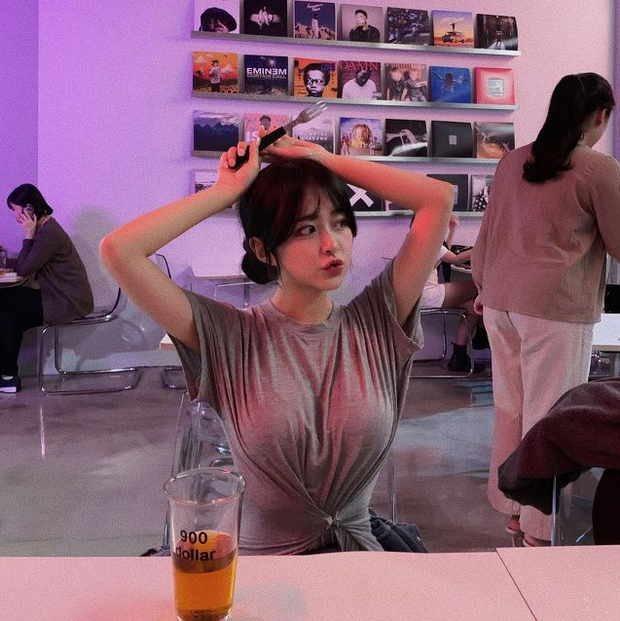 Bang-gyu có lẽ đã không còn quá xa lạ với cộng đồng mạng. Cô nàng streamer này từng gây sốt khi vướng vào một vụ lùm xùm rất đáng chú ý trước đây.