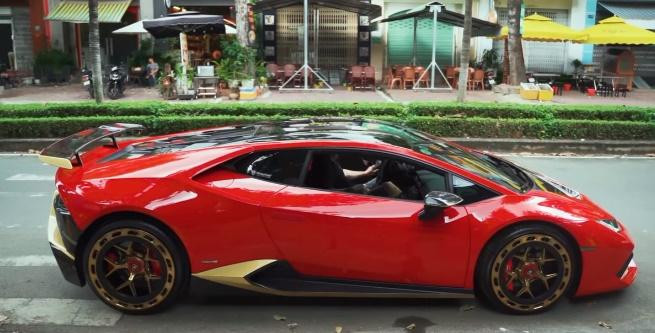 Trong gara của doanh nhân Nguyễn Quốc Vũ có đầy đủ những thương hiệu siêu xe tên tuổi như Lamborghini Huracan LP610-4, Mercedes-AMG G 63, Porsche Panamera, Rolls-Royce…
