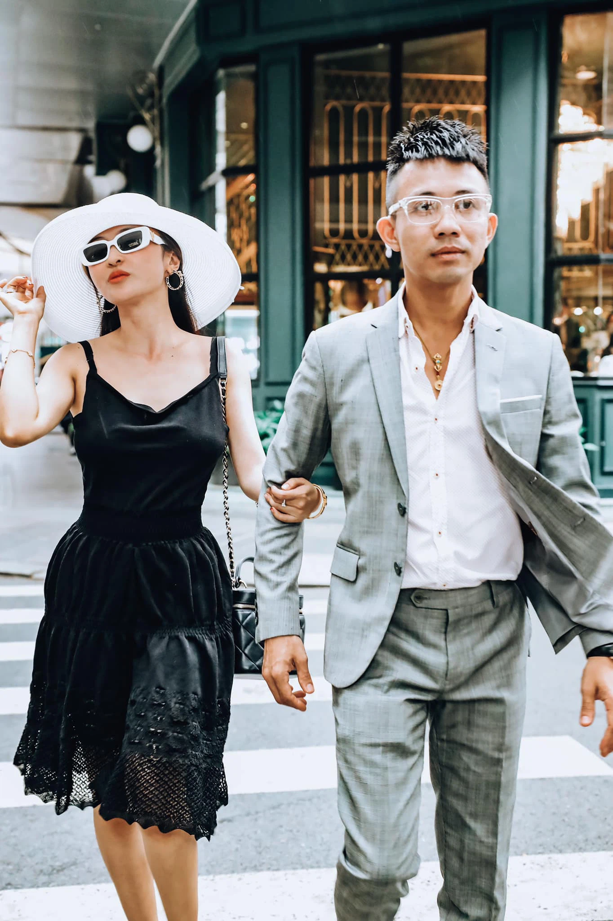 Phản ứng của Mina cho thấy "vợ hai" của vị đại gia khá bình thản trước lùm xùm đang diễn ra.