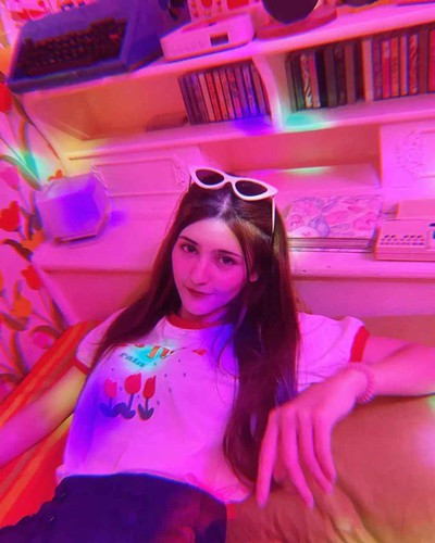 Trong 1 cuộc phỏng vấn, Elizent cho hay lần đầu thi đấu tại SEA Games, cô không tránh khỏi cảm giác hồi hộp, lo lắng. Cô gái 22 tuổi và đồng đội gửi lời chào bằng tiếng Việt tới khán giả theo dõi.