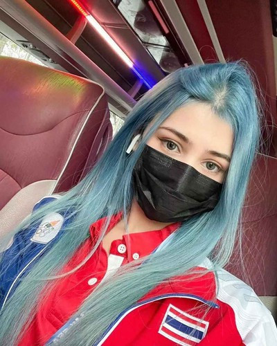 Elizent cho hay: "Tôi không nhớ chính xác mình chơi game được bao năm mà chỉ nhớ đã bắt đầu chơi LMHT từ những ngày đầu game này ra mắt. Tôi muốn trở thành một game thủ chuyên nghiệp bởi bản thân thích đi thi đấu bộ môn này".